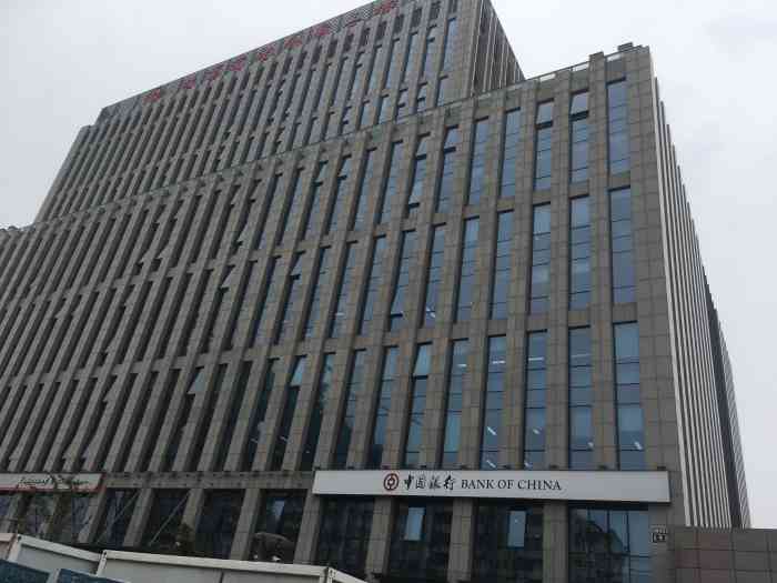 经济日报报业集团-"走进经济日报社大楼,大堂里迎面有服务台和.