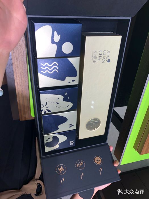 近两年小罐茶一下子火起来了,在各种航空的.