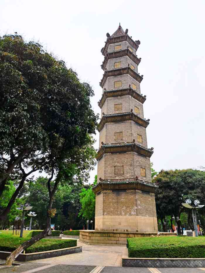 文塔公园-"文塔公园位于顺德容桂文明路,对面就是繁华