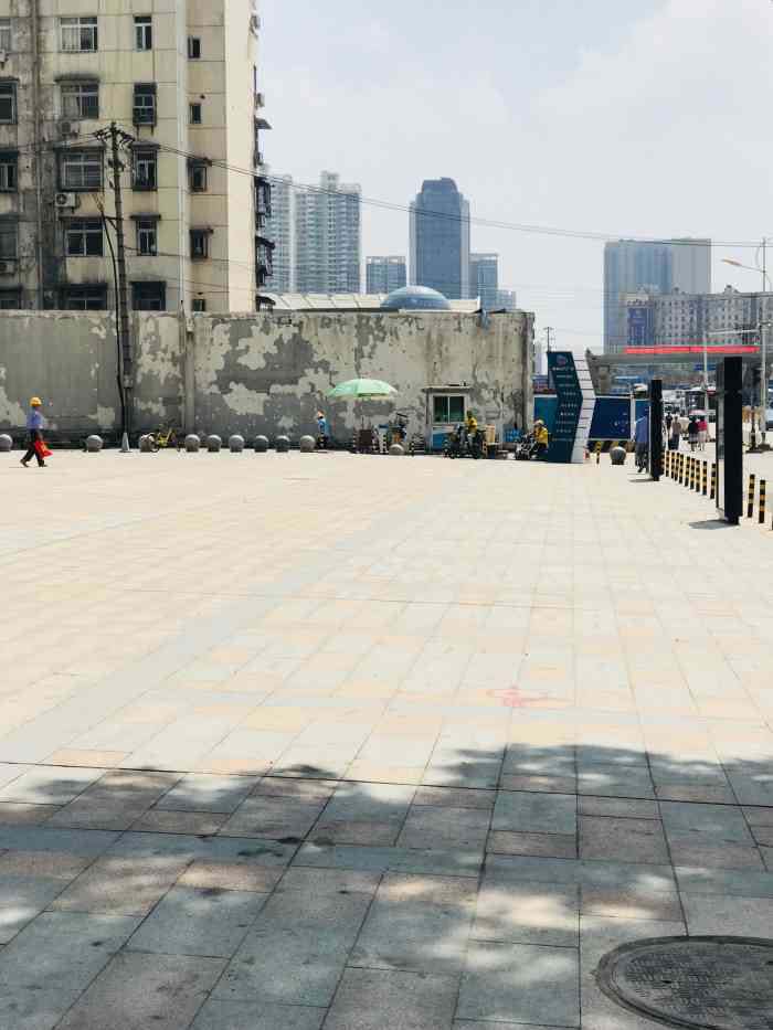 联峰时代广场-"鲁磨路上最繁华的广场,购物,吃饭,ktv.
