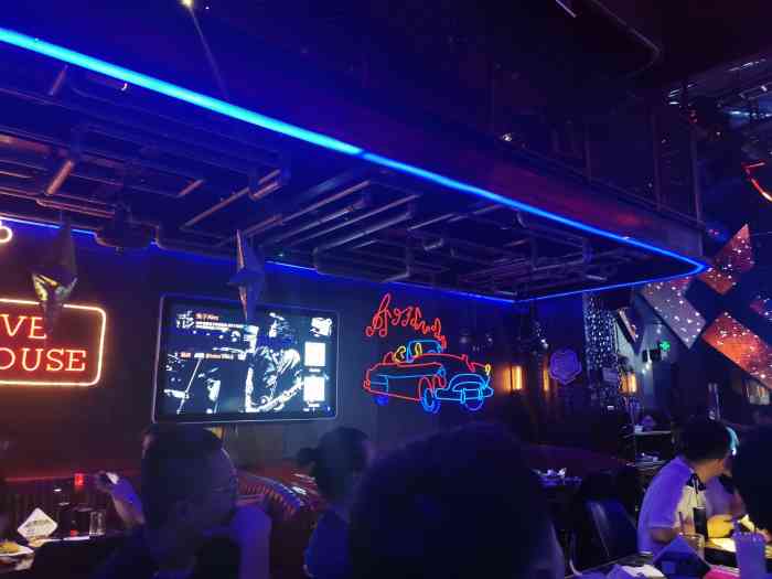 1886汽车餐厅&音乐酒吧(新天地店)-"新天地这的音乐