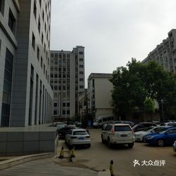 武汉大学中南医院停车场
