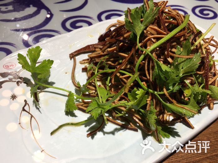 三叶香拌黑豆腐丝