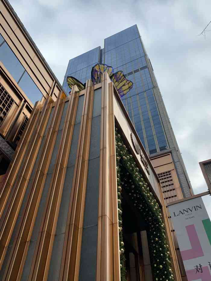 bfc外滩金融中心-"去年年底去的.外观设计就很有新意