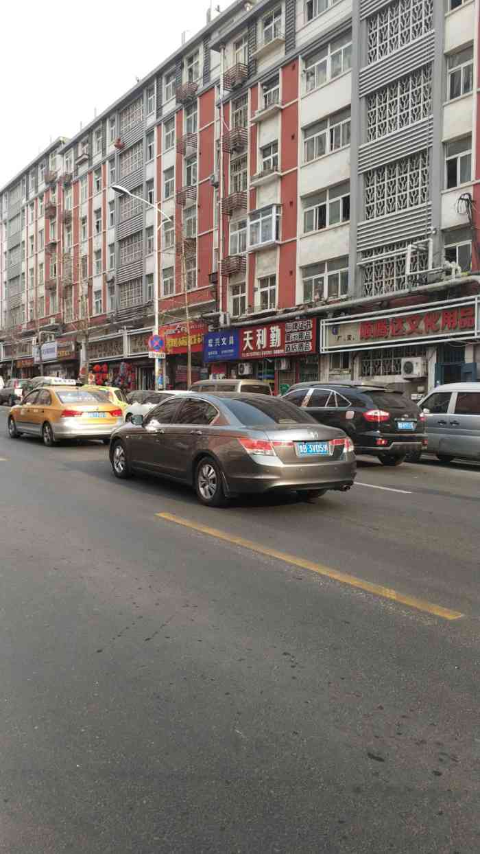 利津路批发市场商铺-"这条街以前叫文具街,不过现在很多人不知道.
