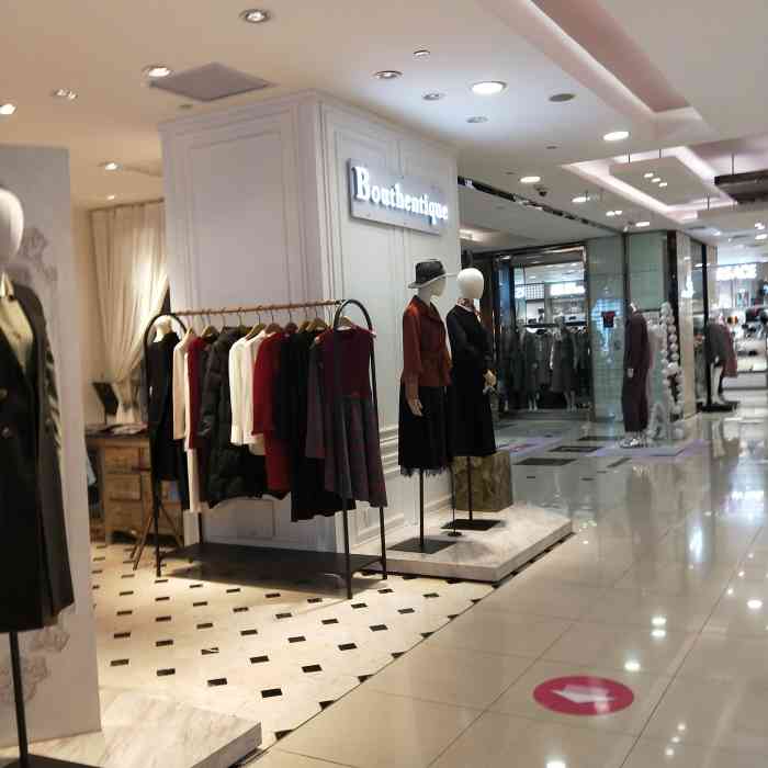 服装品牌 [店铺位置]:位于地铁2号线,街道口站b口,步行120米,群光广场