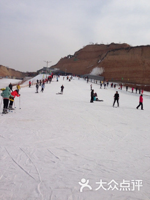 采薇庄园四季滑雪场