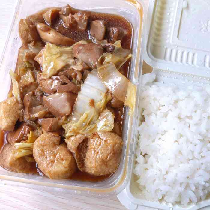 石铭甄黄焖鸡米饭(优活城店"点的外卖,小份中辣黄焖鸡,辣度不是很够