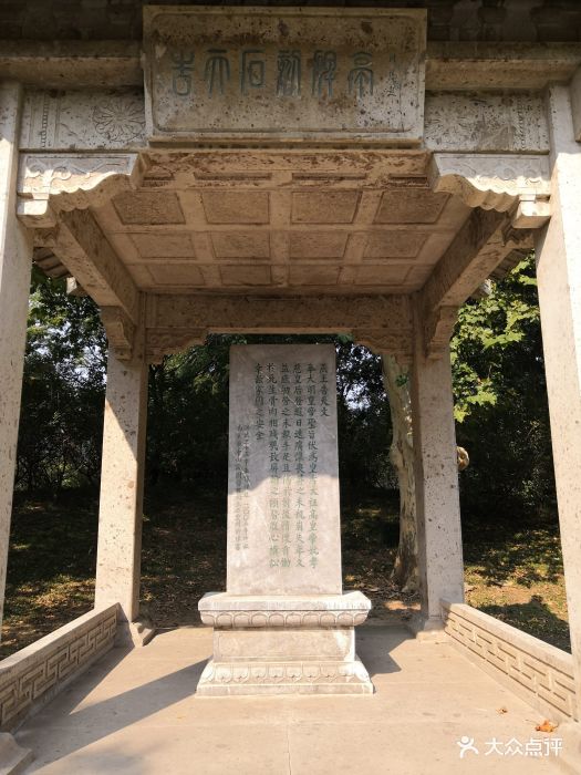 中山陵免费开放。春节时间去的就是人多的不