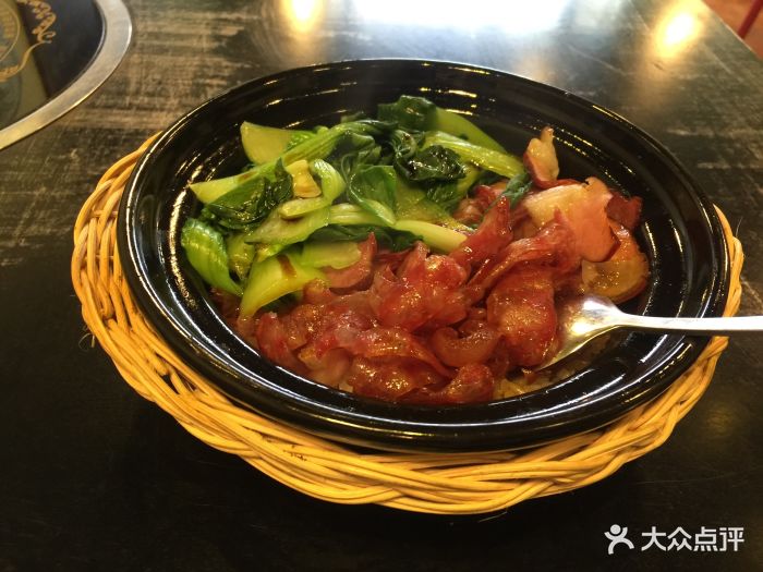 腊肠腊肉煲仔饭