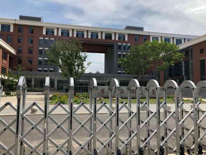 沈阳市南昌中学(长白岛校区)-"人生多一分欢乐 就会少一分悲苦生命就