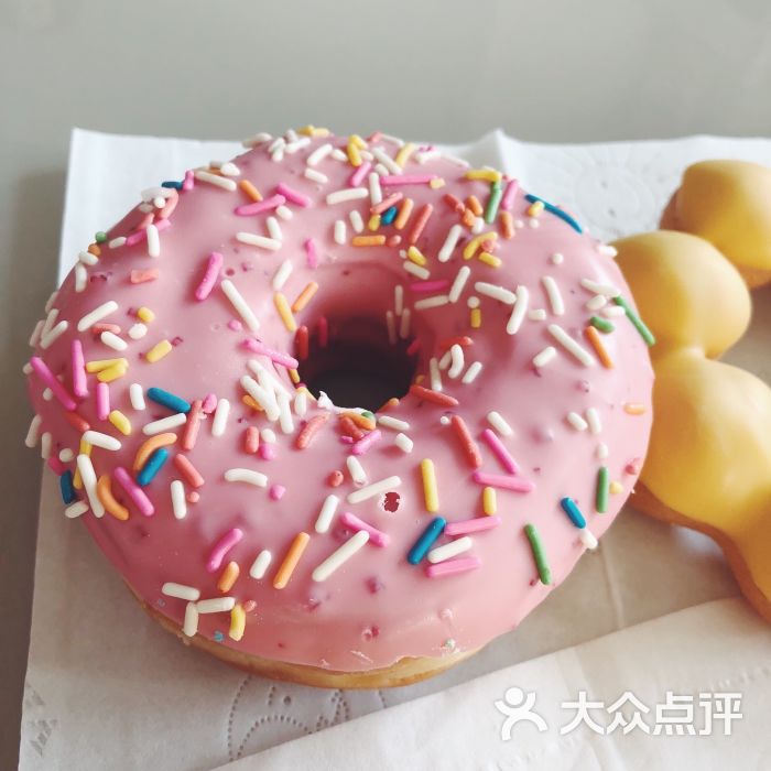 dunkin" donuts唐恩都乐(五道口分店)草莓巧克力甜甜圈图片 - 第5张