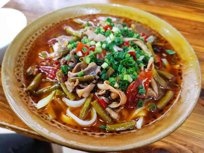 鸡杂牛肉面"量足,满满幸福感!配料也足!而且早上能吃.