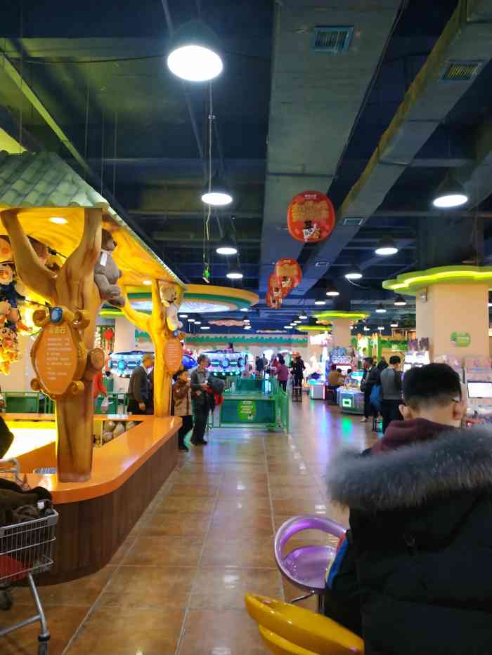 探奇乐园位于九龙城商场三楼,在威海市是比较大的一家室内儿童游乐园