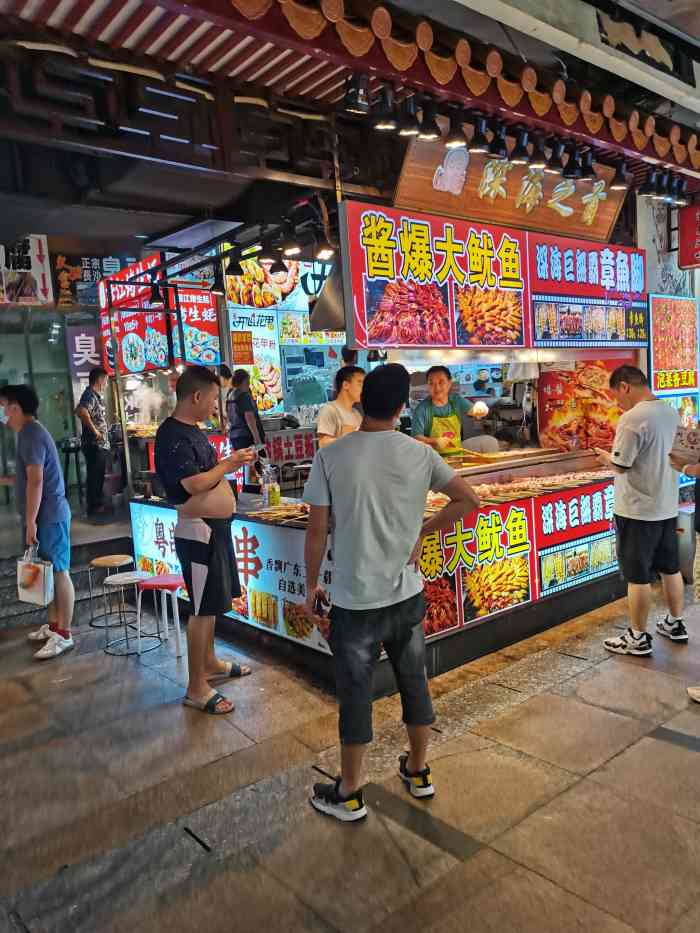 东门町美食街-"一线城市的夜市被扫的差不多了,没想到深圳.