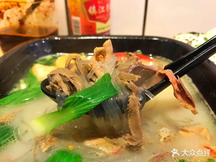 哥谭阿拉生煎(悠方店)鸭杂粉丝汤图片 第3张