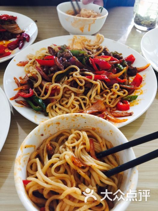 萨萨食府-孜然羊肉盖面图片-拉萨美食