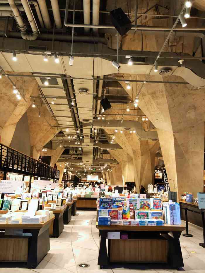 方所书店(成都远洋太古里店"方所的起源地应该是广州,发扬光大却是