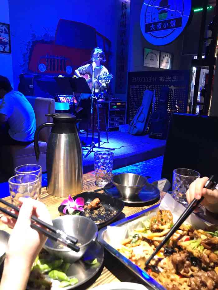 大叔小馆音乐餐吧·年会轰趴-"奔着橙v特权去的,在路.