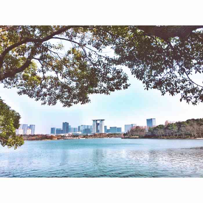 天井湖游乐园"还行,带宝宝去玩.比现场买票要优惠点.
