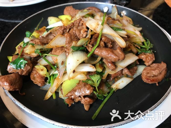 七寻八找鱼有余菜馆糖蒜爆羊肉图片 第3463张