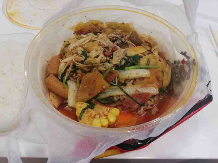 翘彩唇麻辣香锅(新大陆店)-"[微笑]点的外卖,送餐很快本来预计12:.