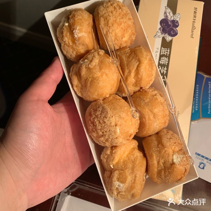 一口泡芙