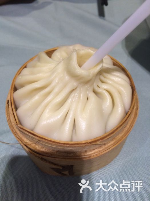 蟹粉鱼翅灌汤包