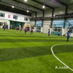 搜客室内足球馆停车场
