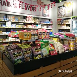 小区门口开内衣店_小区门口照片