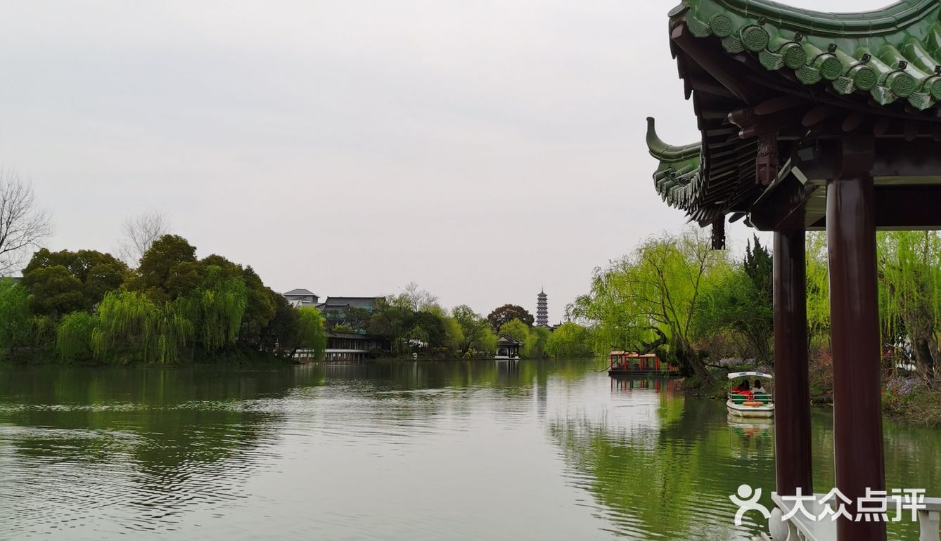 小桥流水,亭台楼阁,真是一片江南好风景!