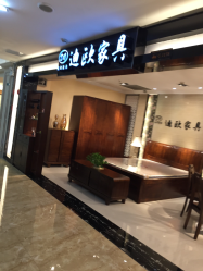 陪丈母娘去逛东明家具店里,事先丈母娘预定了东明的免费班车