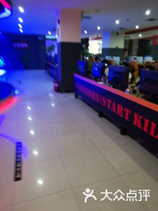 明基电竞馆:网游爱好者的好地方,招牌很好找.郑