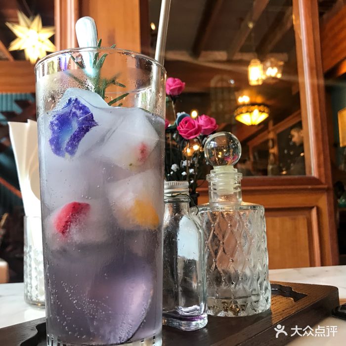 featherstone café bistro葡萄气泡水图片