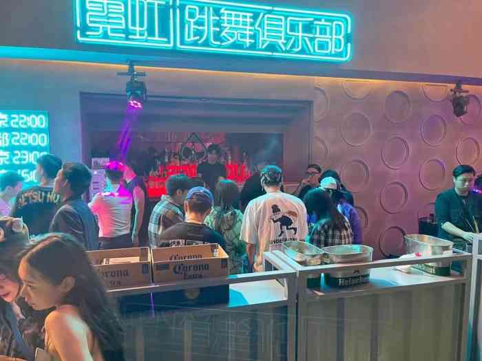 neon dance霓虹跳舞俱乐部(成都兰桂坊店)-"终于在夜黑风高的晚上,跟