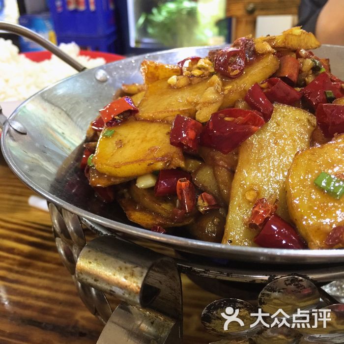 老地方石锅鱼家常菜