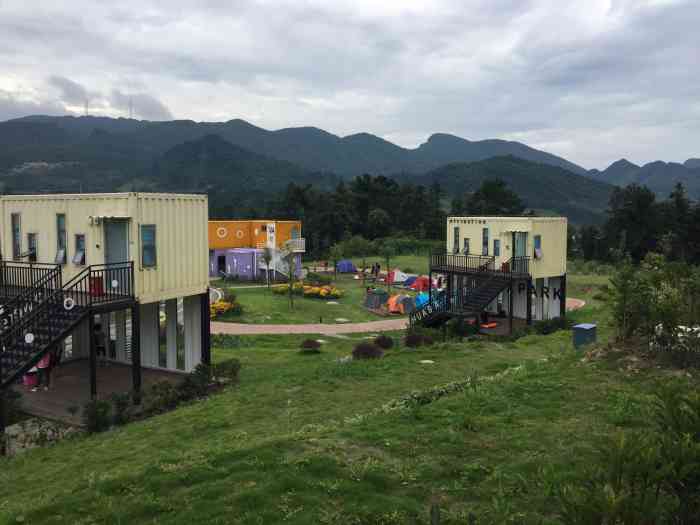 从綦江古剑山下来没得好远就到了古剑山露营基地环境非常漂亮设施非常