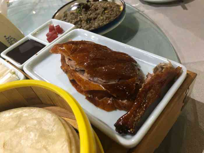 地安门烤鸭店(工商大学店"这家烤鸭店在工商大学校园内!