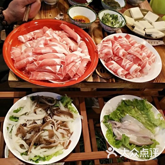 北京老胡同铜锅涮肉