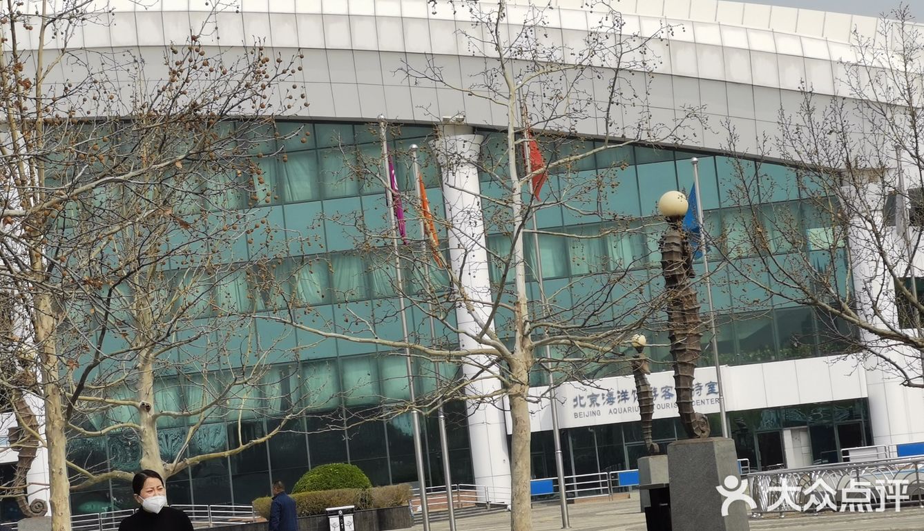将近中午十一点去的,人还不算多,封闭馆没有开