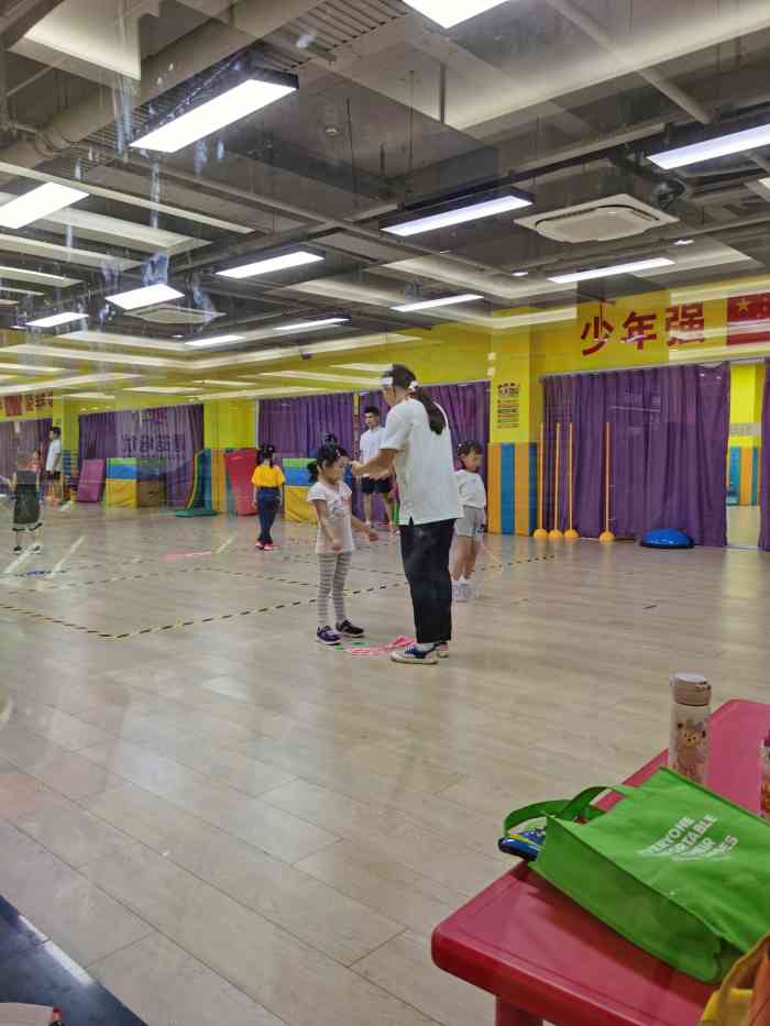 跃动运动馆(静安校区)-"教室满宽敞明亮,老师教双飞娃很喜欢,80.