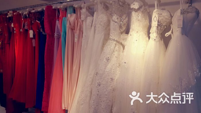 彩妆婚纱店_婚纱店(3)