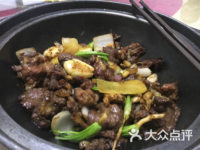 砂锅焗牛肉