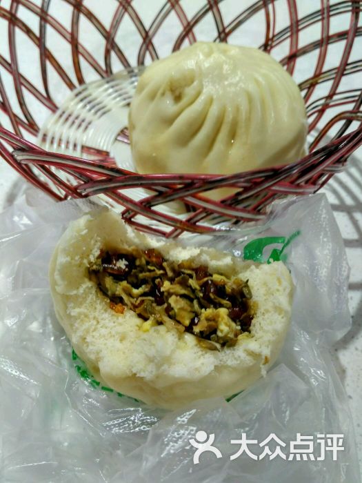 槐花鸡蛋馅儿包子