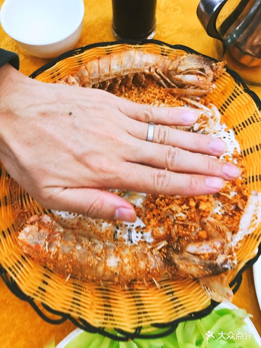 晚上在长隆玩,在里面吃了饭了,出来又想吃.-大