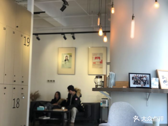 本来想去天真蓝照证件照,但小象馆距离更方.