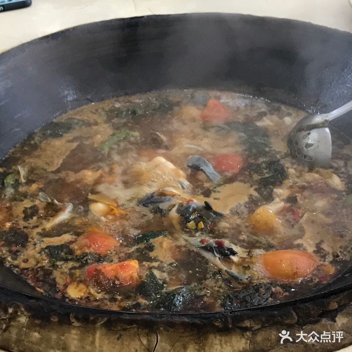 大锅大灶柴火饭庄柴火鱼图片