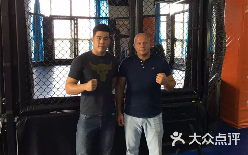 盛世英豪职业搏击俱乐部mma(综合格斗)格斗天皇菲多来盛世英豪参观