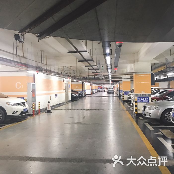 停车场:武汉国广的地下车库,一共有.武汉爱车