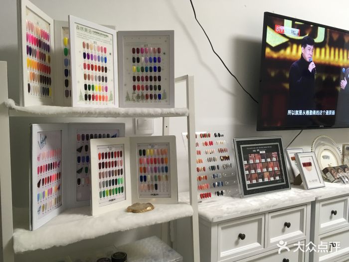 店名:美甲小铺位置:王庄街世欧王庄公主塔.